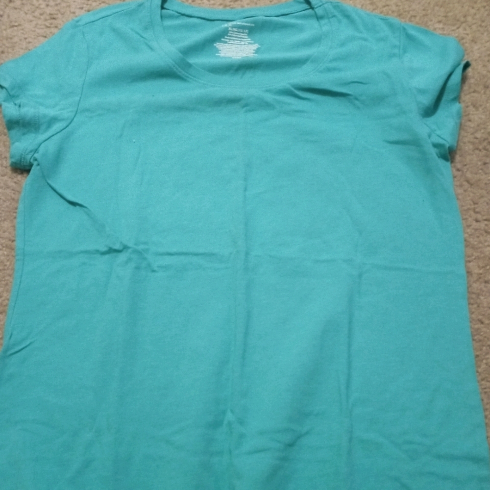 GREEN T-SHIRT